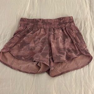 Lululemon tracker shorts purple camoflauge size 8 like new